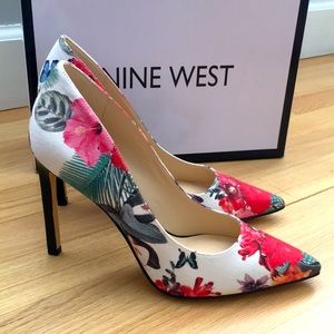 Nine West, 4 inch, Flower print heels, never been worn!!